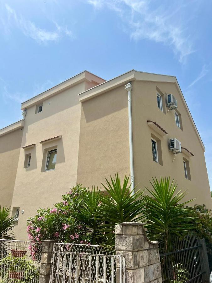 Apartmani Bekonja Tivat Exterior photo